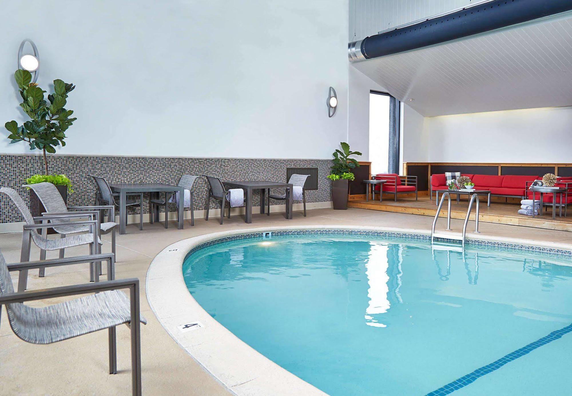 Renaissance St. Louis Airport Hotel Berkeley Exterior foto
